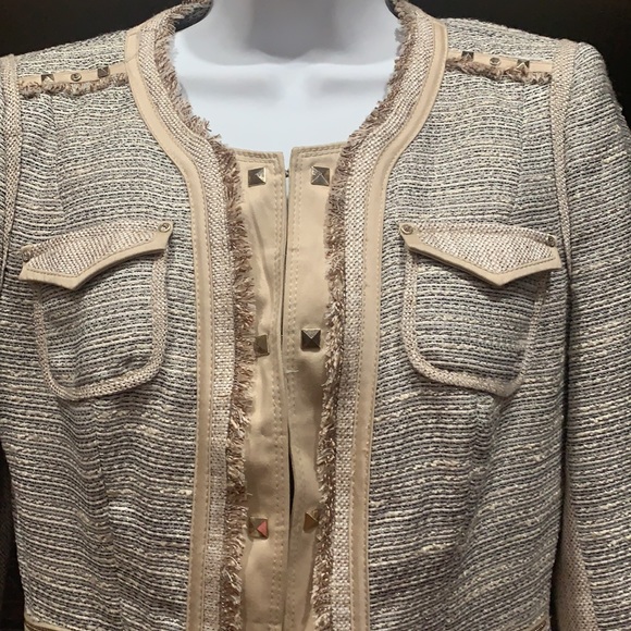 COPY - White/Black Jacket - Picture 4 of 8